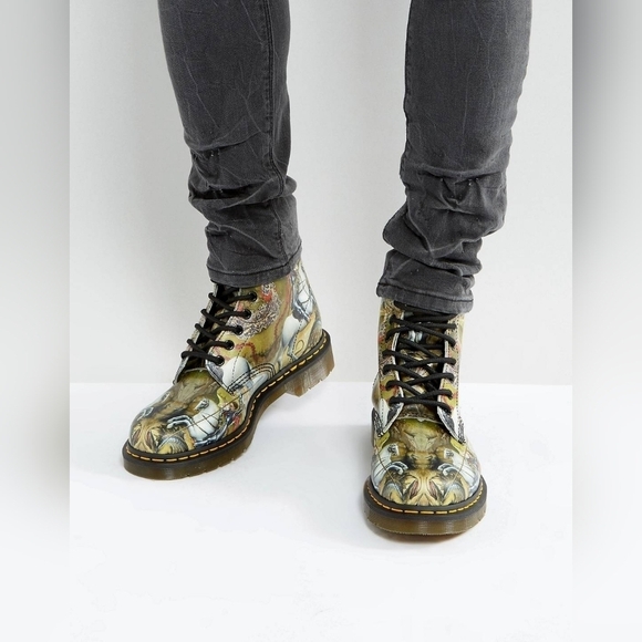 Dr Martens 1460 George & Dragon Print 8 Eye Boots-RARE - Picture 1 of 9
